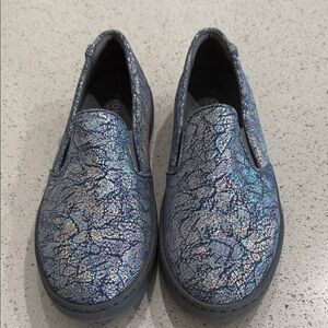 Vionic Pro with Vio-Grip Blue Iridescent Slip-On Shoes